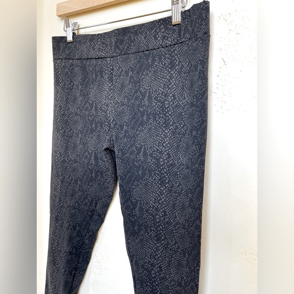 Matty M Ladies Snake Print Leggings - Picture 4 of 8
